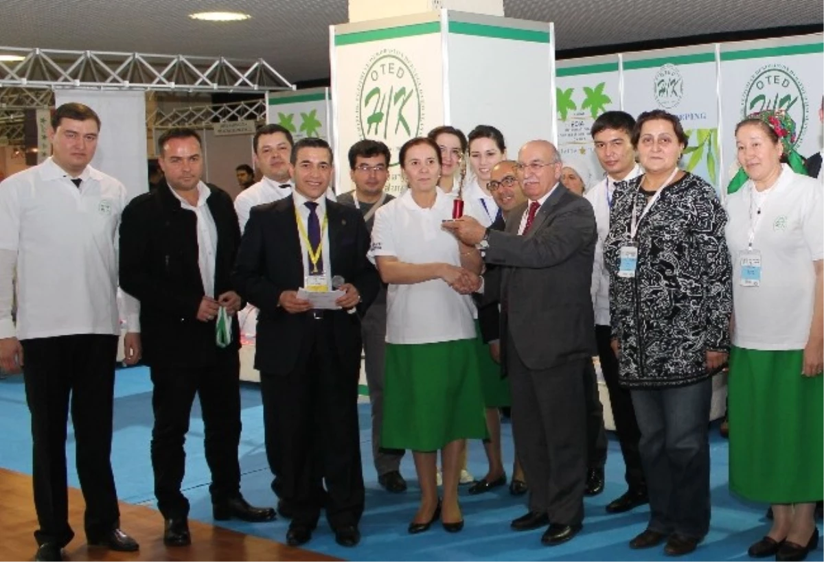 Türkmen Öğrenciler 2. Uluslararası Housekeepıng Olimpiyatları\'nda İkinci Oldu
