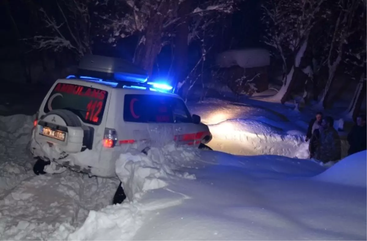 Yolu Kapanan Köyde Hasta Kurtarma Operasyonu