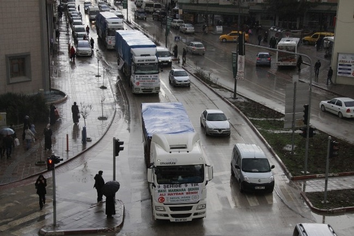 9 Şehide 9 Tır" Kampanyasında Suriye\'ye 3 Tır Yardım Malzemesi Gönderildi