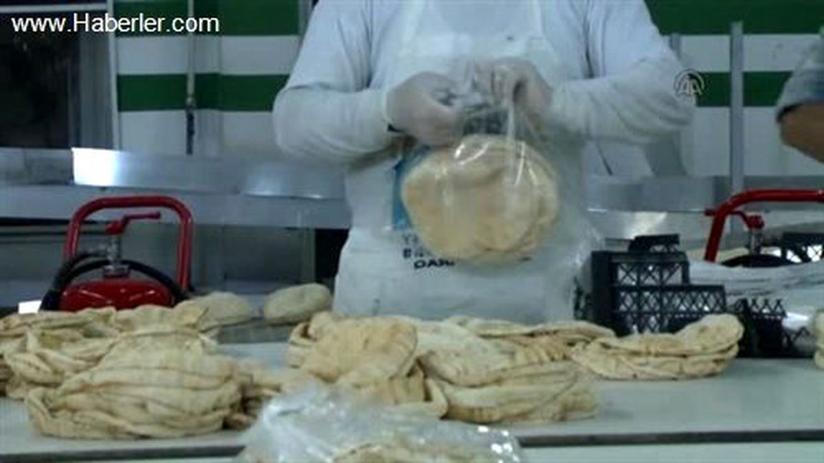 Aç Suriyelilerin umudu Reyhanlı\'dan gelecek ekmek -
