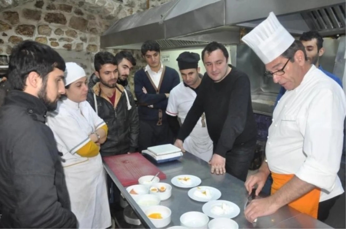 Artuklu Üniversitesi Öğrencilerine Mutfak Teknikleri Eğitimi