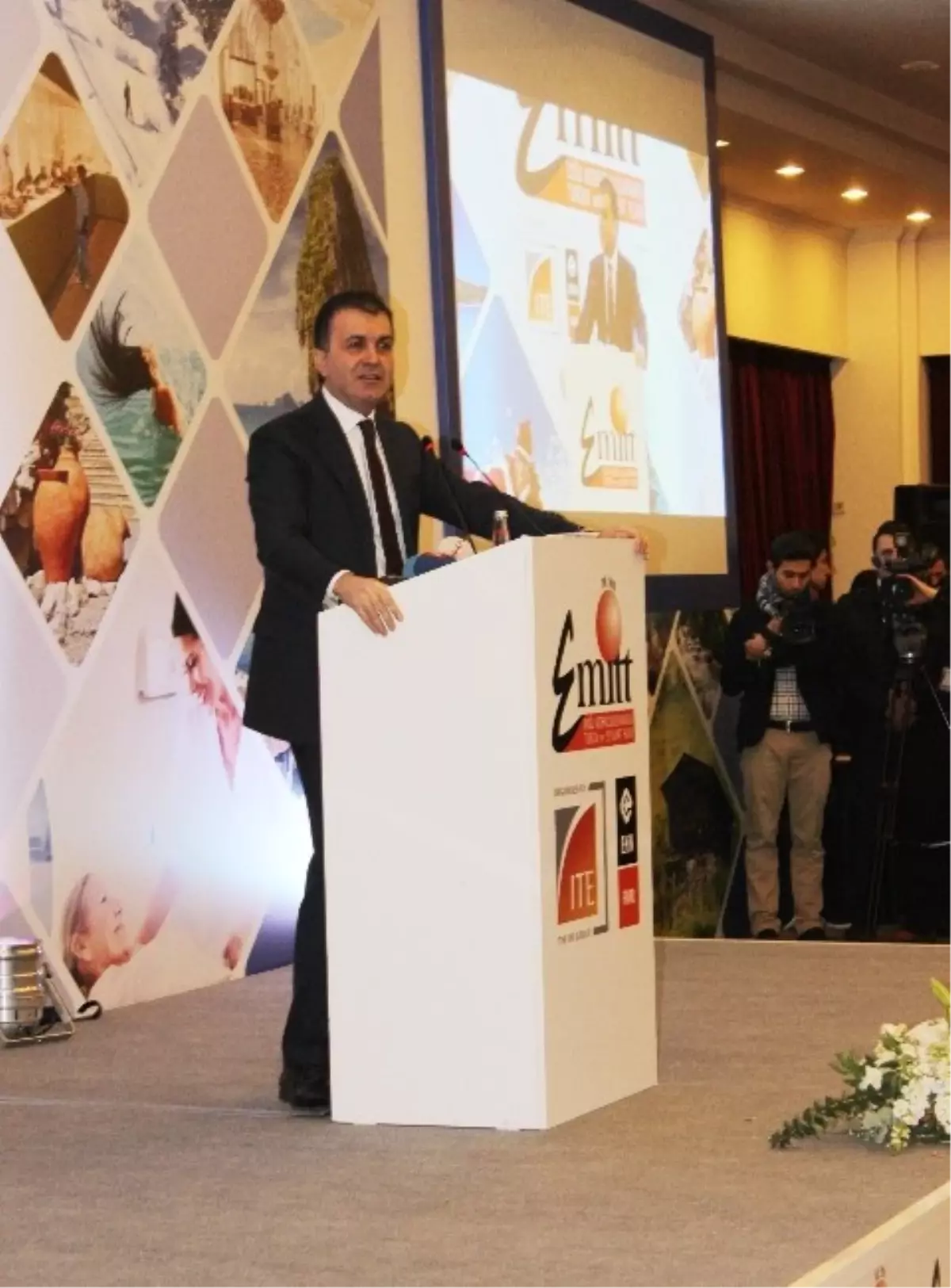 Bakan Çelik: "İlk Aşamada 100 Alevi Dedesini Umreye Gönderiyoruz"