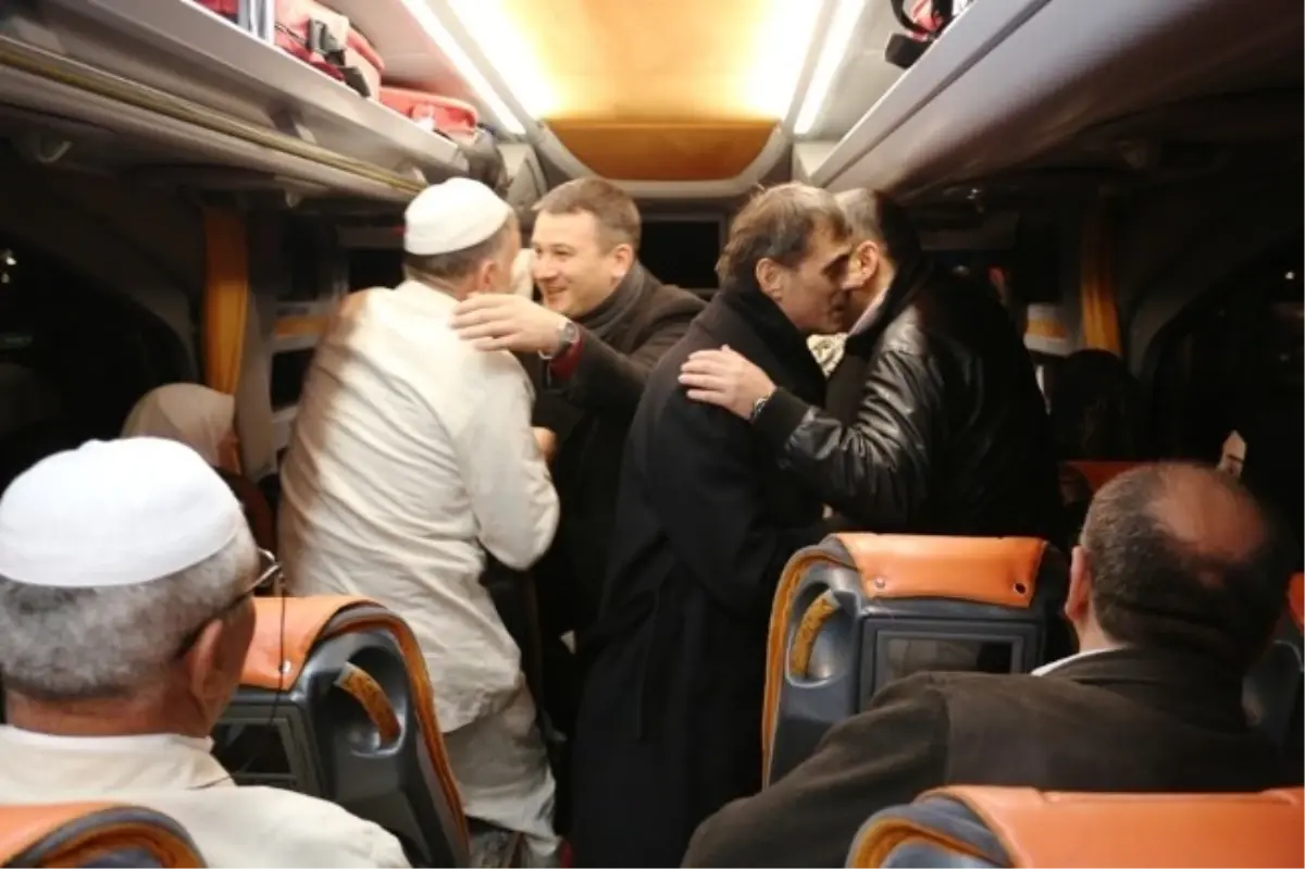 Başkan Alemdar Umreye Giden Vatandaşları Uğurladı