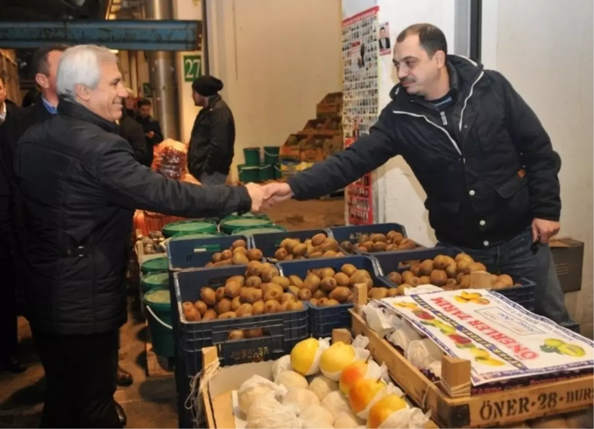 Başkan Bozbey Hal Esnafını Ziyaret Etti