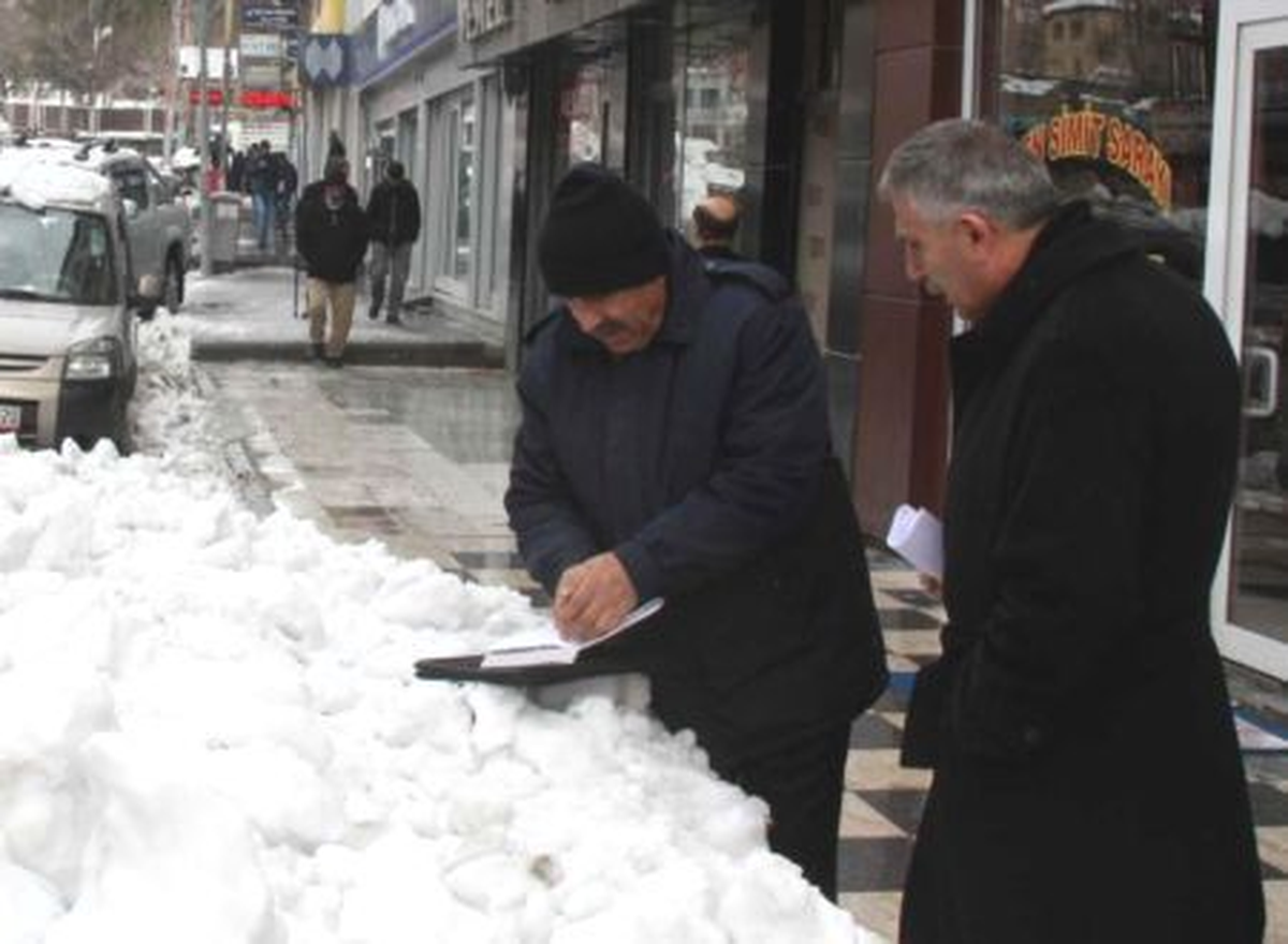 Çatıdaki Karları Caddeye Atan Bankaya Para Cezası