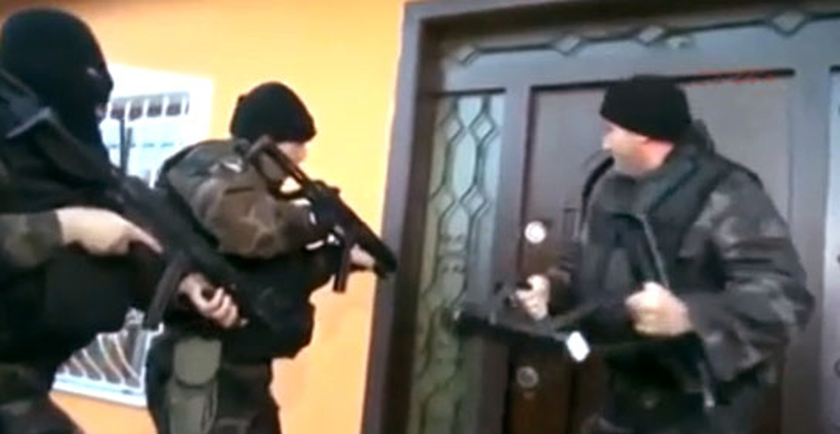 Çelik Kapıyı Bir Türlü Kıramayan Türk Polisleri