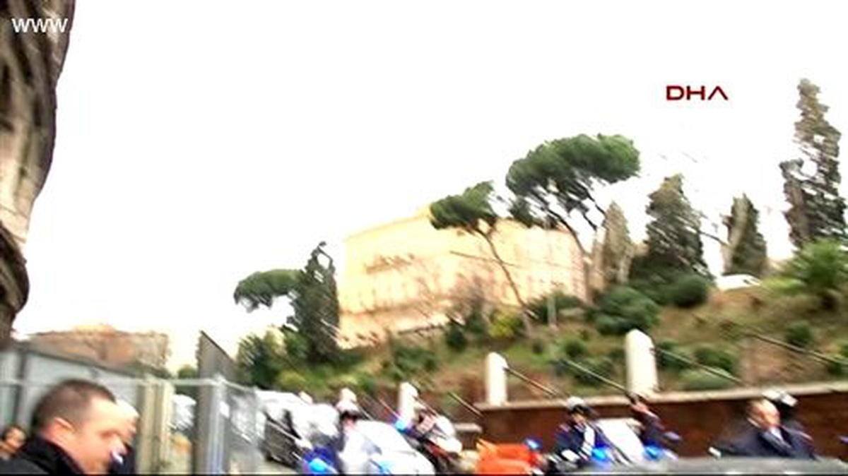 Cumhurbaşkanı Gül, Roma\'nın Sembolü Tarihi Kolezyum\'u Ziyaret Etti
