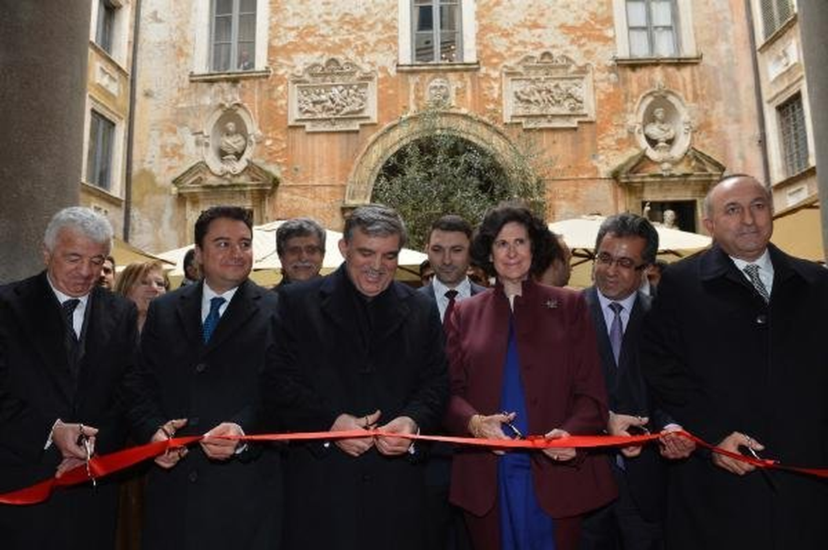 Cumhurbaşkanı Gül, Roma Türk Kültür Merkezini Açtı