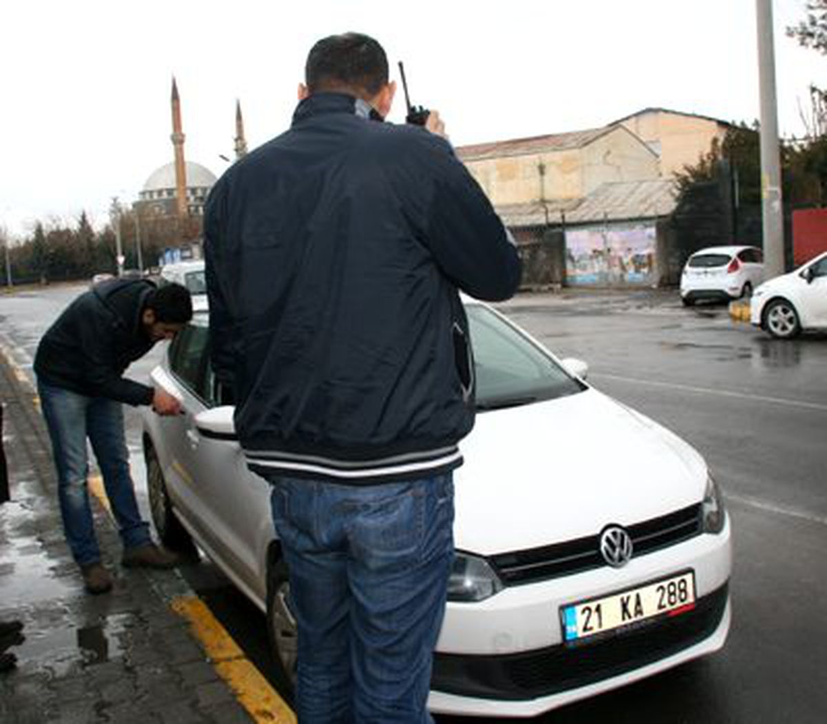 Diyarbakır\'da Camı Kırılan Aracın Sahibi Çıkmadı