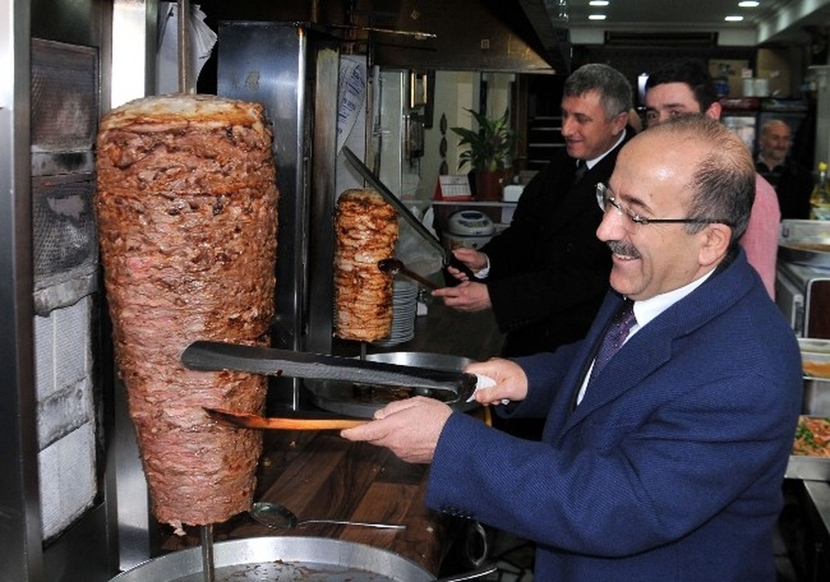 Gümrükçüoğlu Of\'ta Eski Anılarını Tazeledi