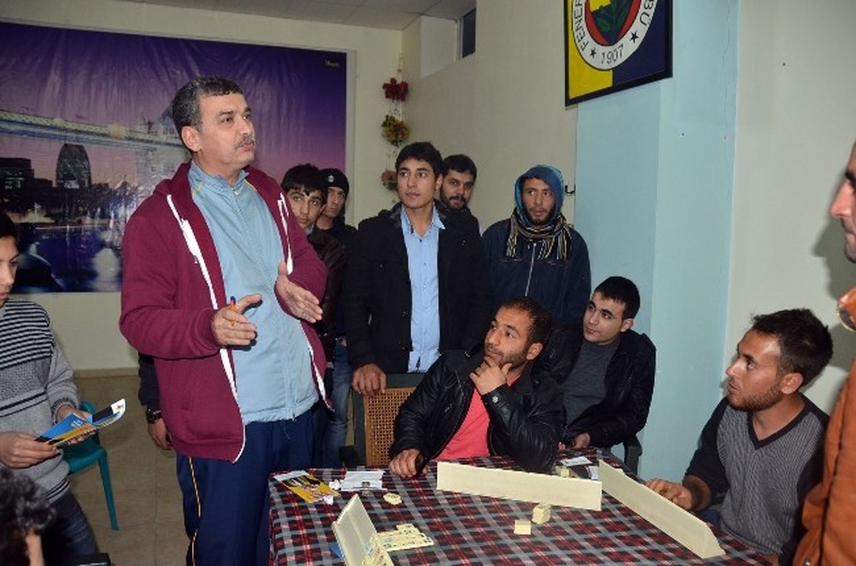 Güvenç, Devteşti Mahallesinde Gençlerle Halı Saha Maçı Yaptı