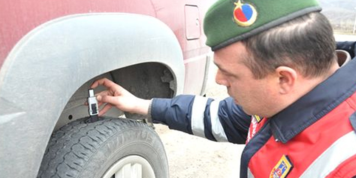 Jandarma Kış Lastiksiz Araçlara Geçit Vermiyor