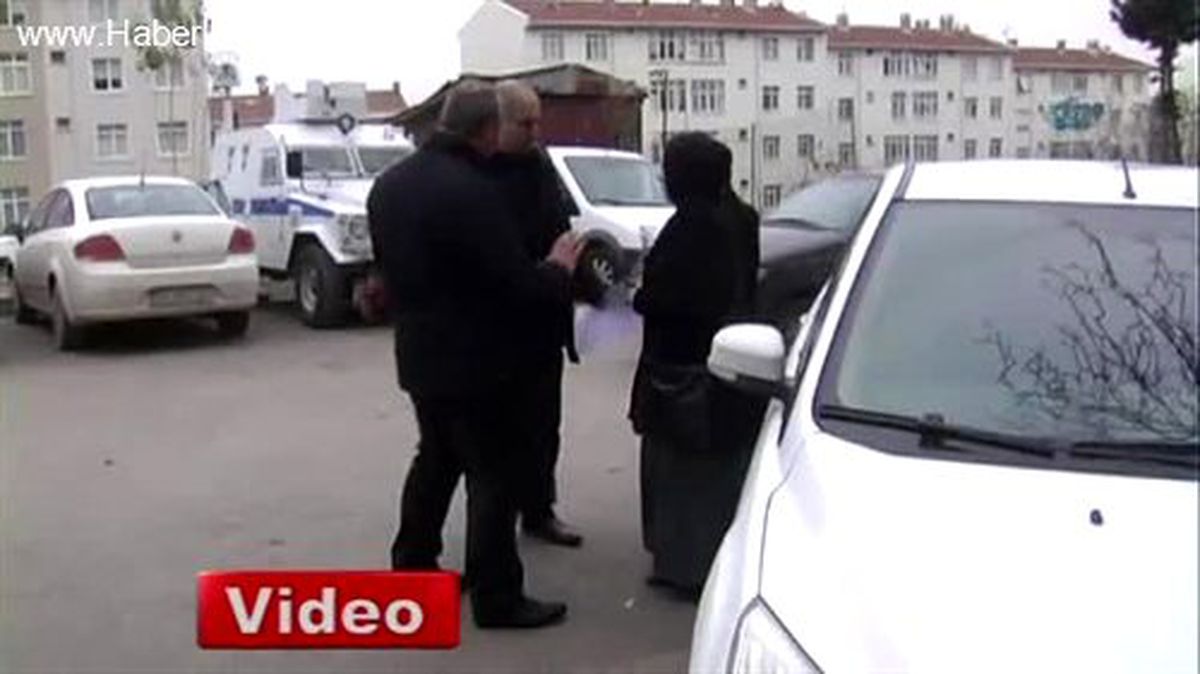Kız Kardeşinin Yanında Adam Öldürdü