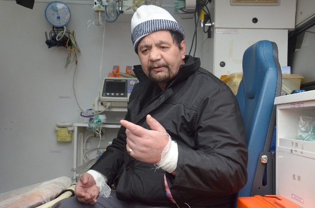 Kolonya İçip Bileklerini Kesti