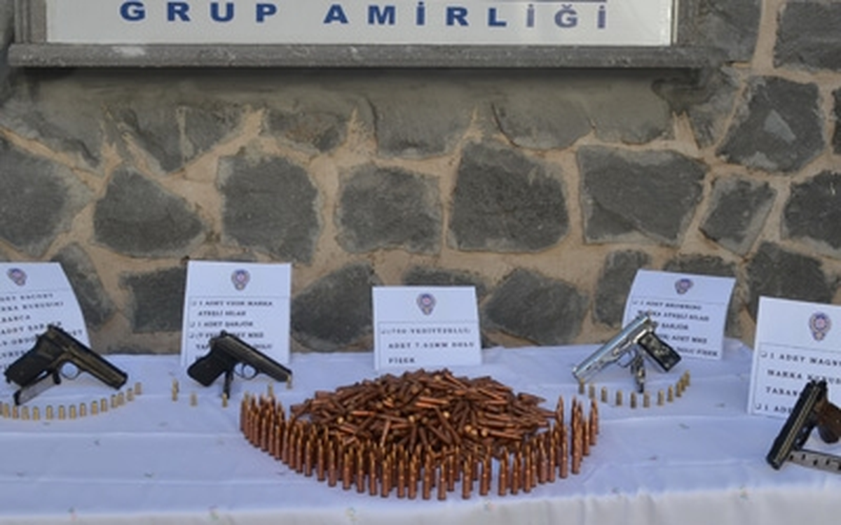 Muğla\'da 4 Ruhsatsız Tabanca ve 44 Fişek Ele Geçirildi