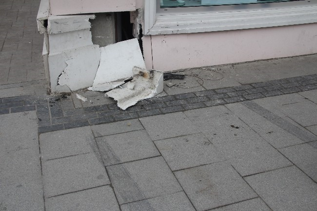 Önce Mağazaya Sonra Araca Çarpıp Kayıplara Karıştı