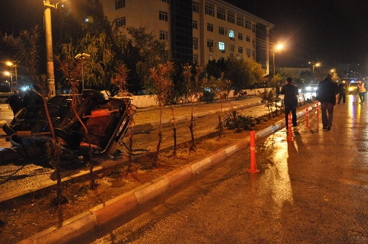 Otomobil Ağaca Çarptı: 1 Yaralı