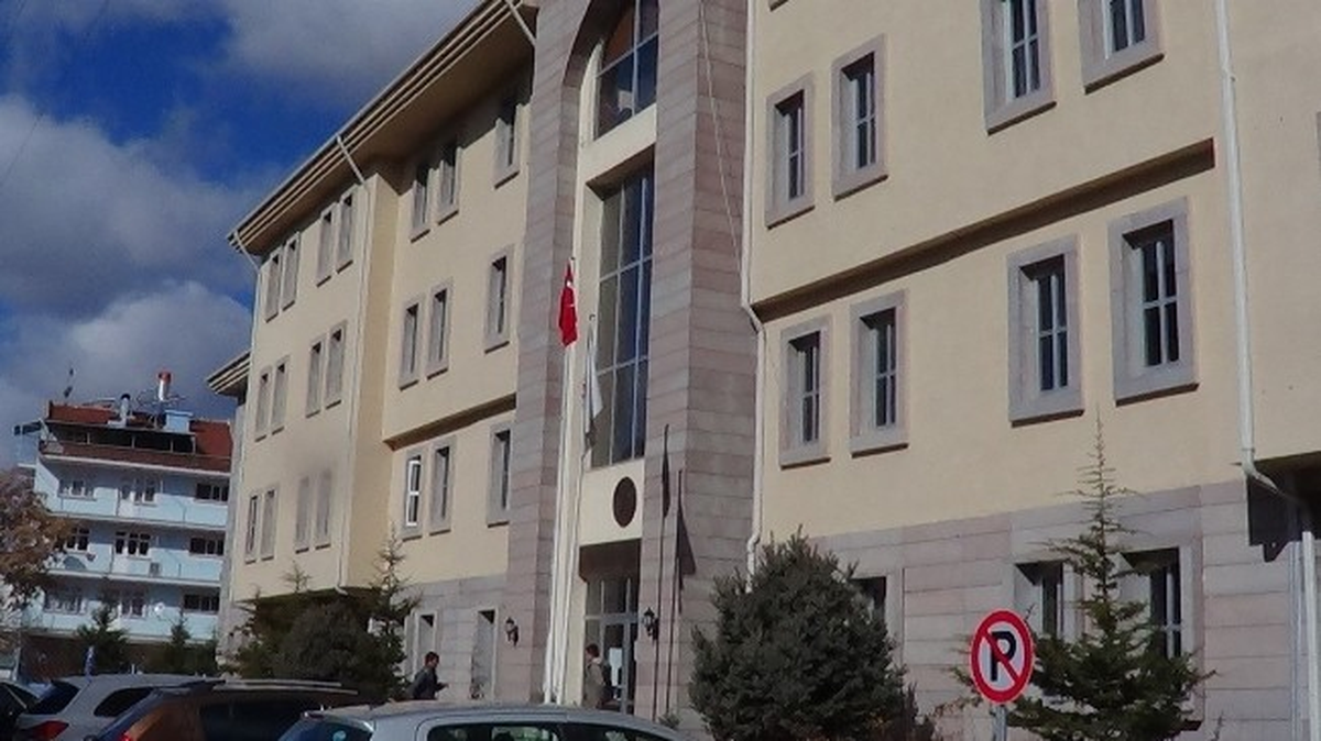 Sandıklı\'da Uyuşturucu ve Silah Operasyonu