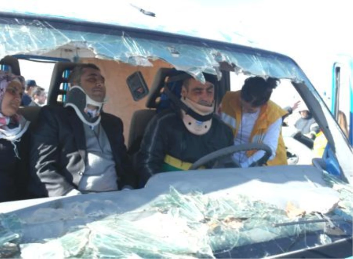 Sandıklı Devlet Hastanesinde Trafik Kazası Tatbikatı