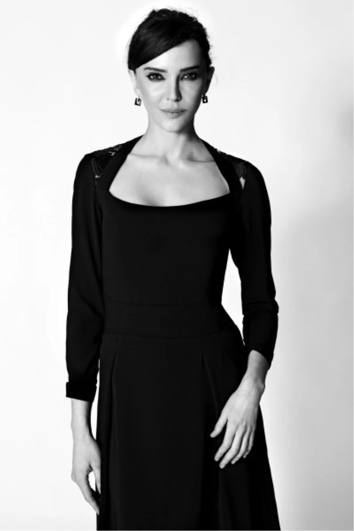 Siyah Elbise, Hande Ataizi Yorumu ile Morhipo.com\'da
