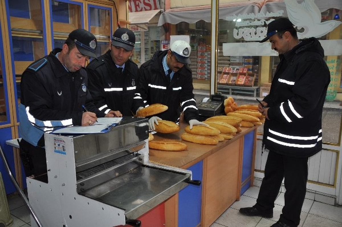 Tosya\'da Zabıta Ekmek Gramaj Kontrolü Yaptı