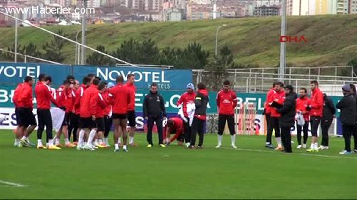Trabzonspor Teknik Direktörü Akçay: "Çaykur Rizespor Maçında Saldıracağız"