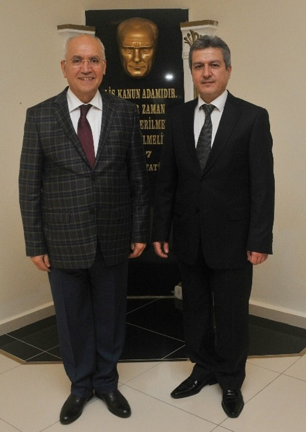 Yaşar\'dan İlçe Emniyetine Tebrik Ziyareti
