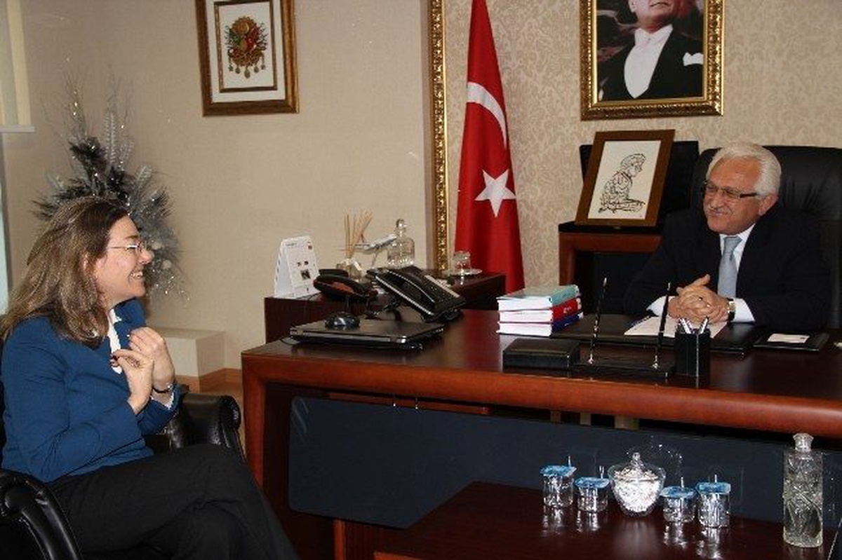 ABD\'li Diplomattan AK Parti\'ye Ziyaret
