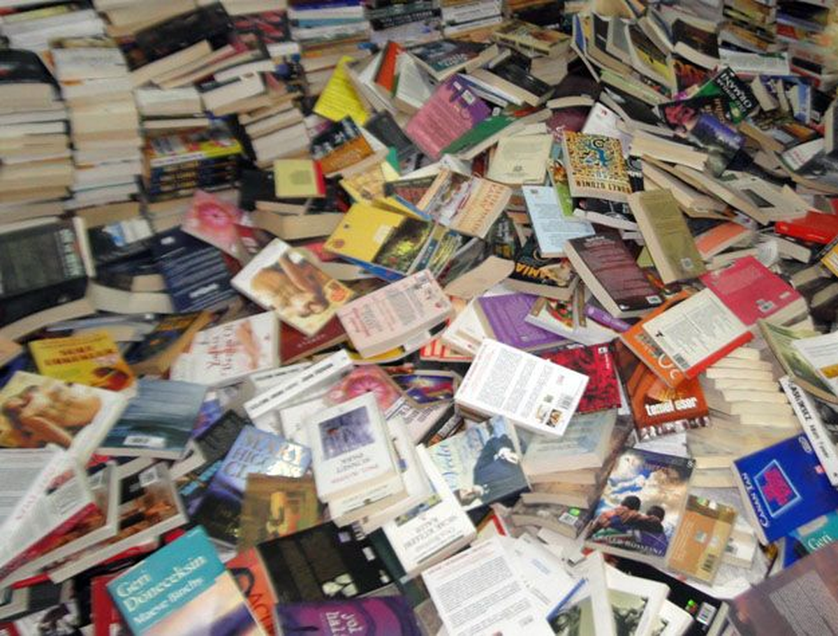 Alanya\'da Bandrolsüz Cd Operasyonu