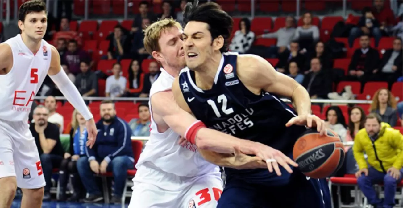 Anadolu Efes, Laboral Kutxa'yı 72-66 Yendi