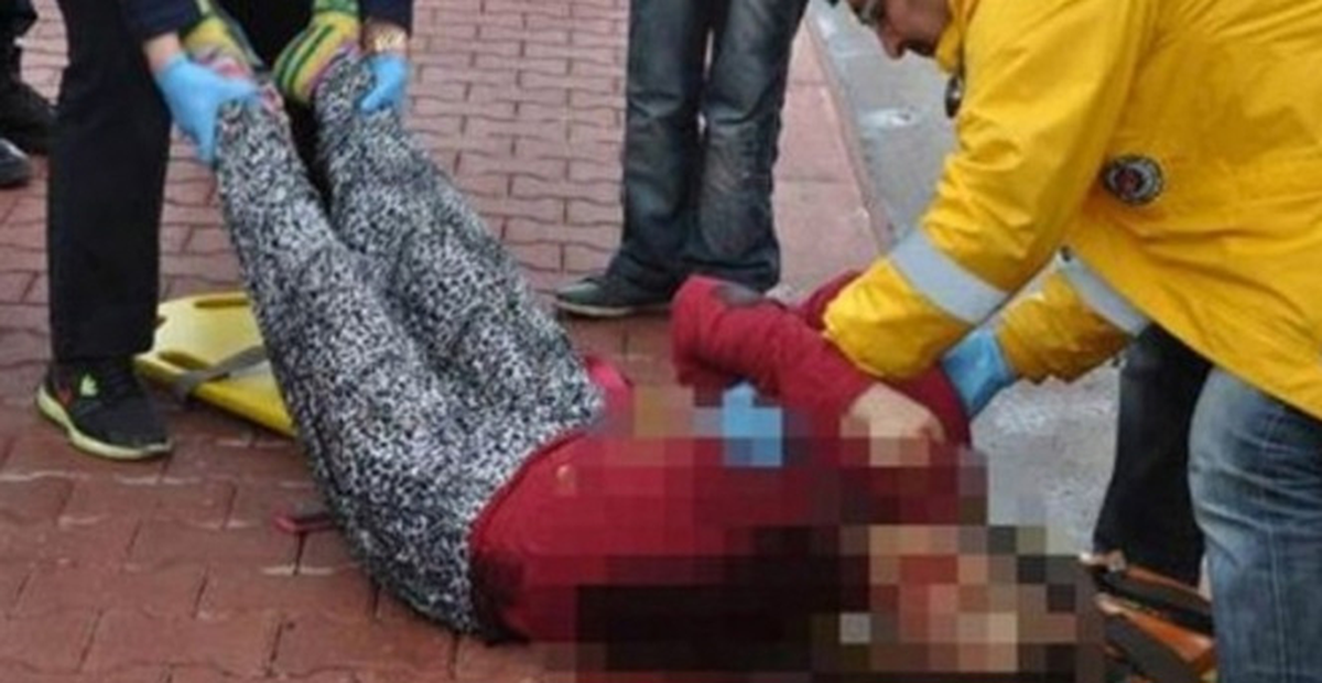 Annesini Kurtarmak İçin Başörtüsünü Tampon Yapmış