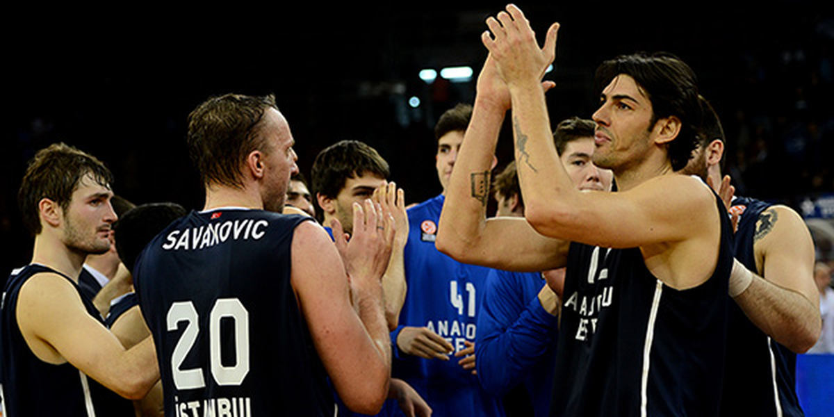 Laboral Kutxa: 66 Anadolu Efes: 72