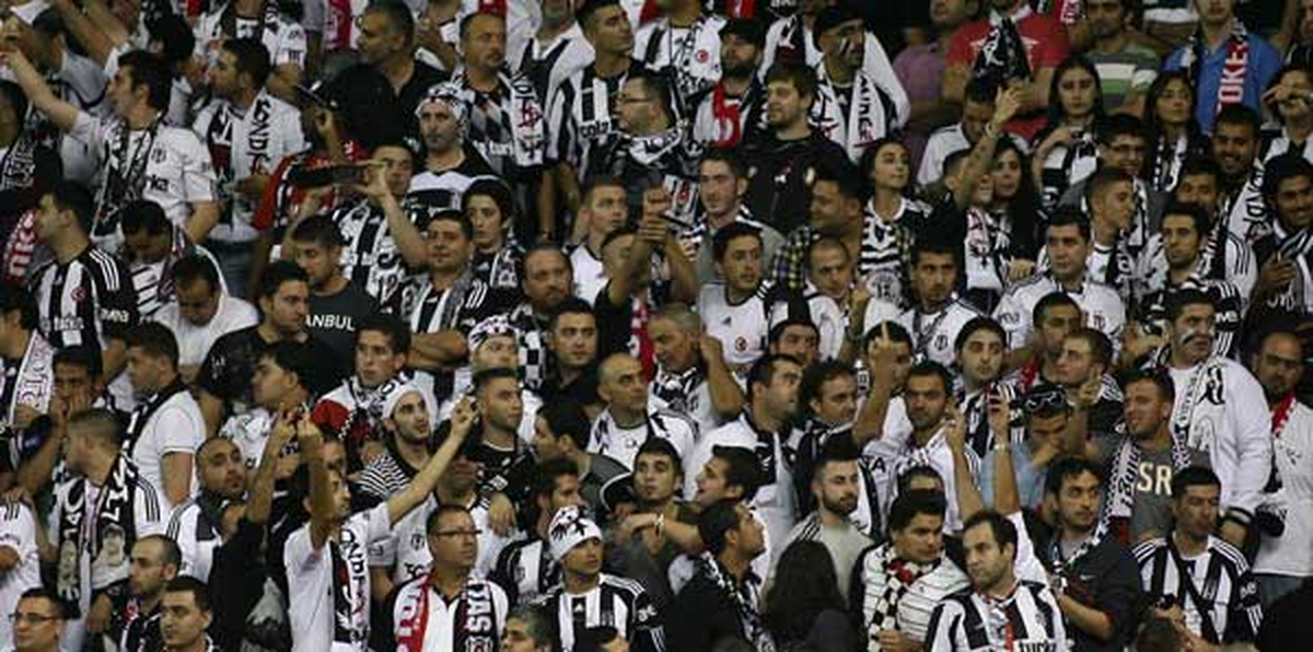 Beşiktaş\'tan Taraftarlara Çirkin ve Kötü Tezahürat Uyarısı