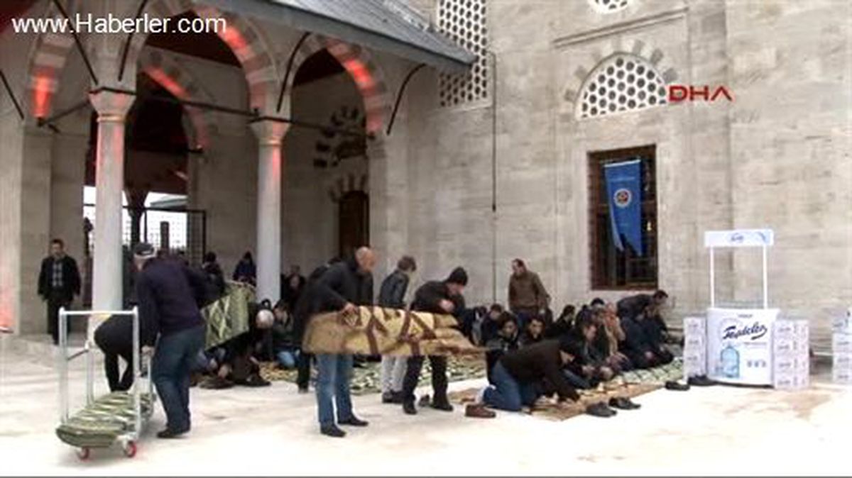 Bülent Arınç Mihribah Sultan Camii\'nin Açılışını Yaptı