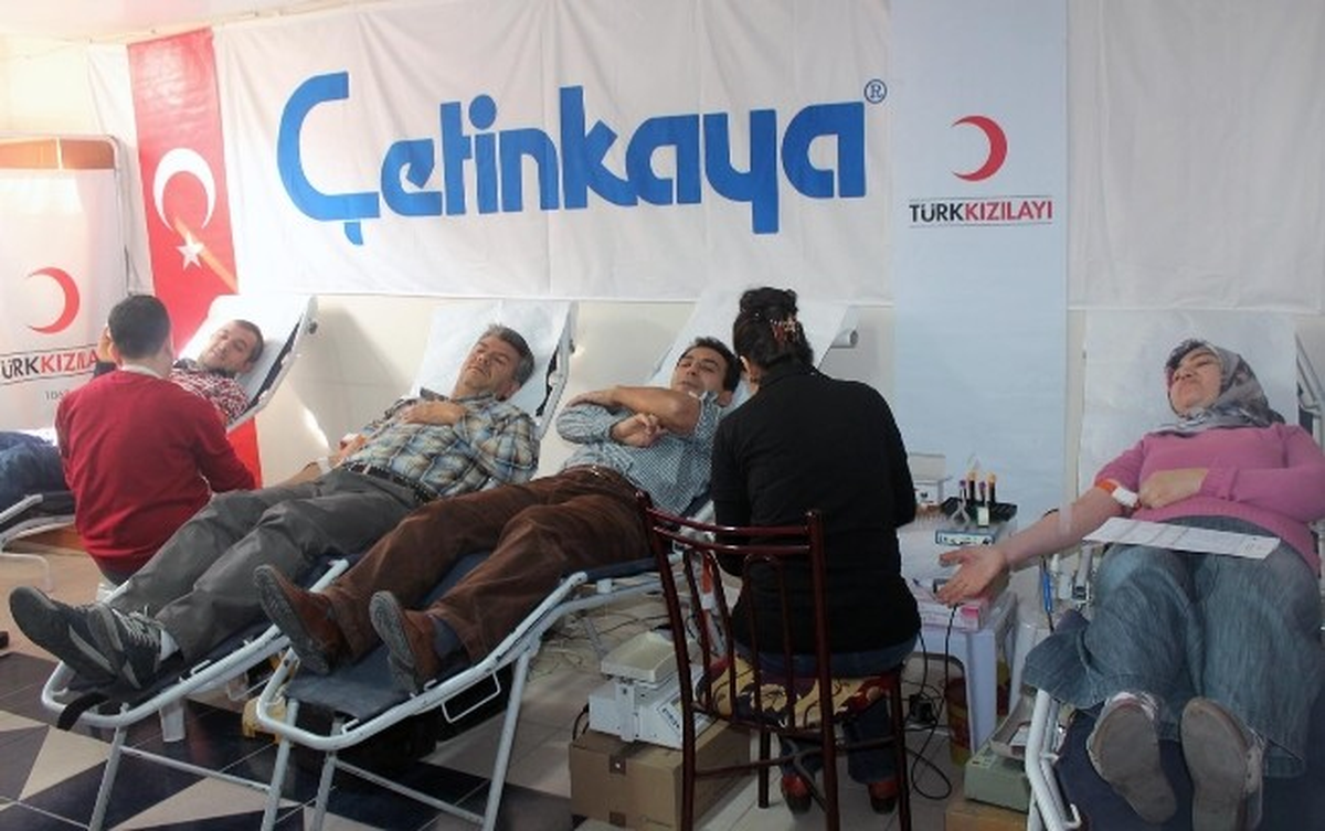 Çetinkaya Ailesi ve Çalışanlarından Kızılay\'a 150 Ünite Kan Bağışı