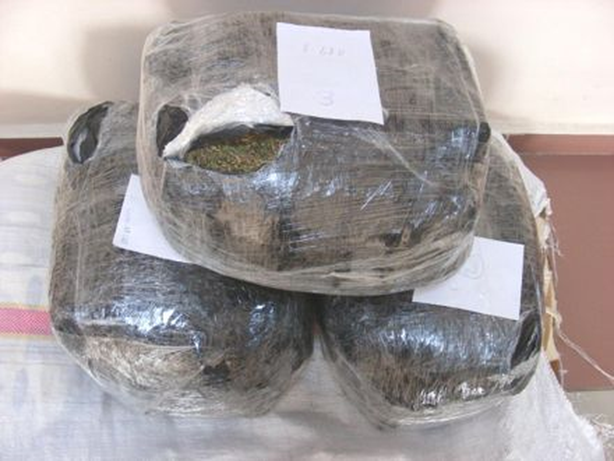 Çuvalda Uyuşturucu Sevkiyatını Polisin Dikkati Önledi