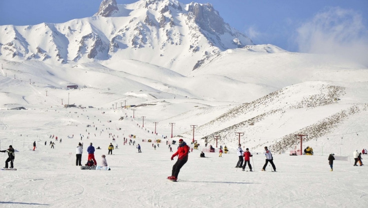 Erciyes Dağı, Yarıyıl Tatilinde Kayakseverlerin Akınına Uğradı