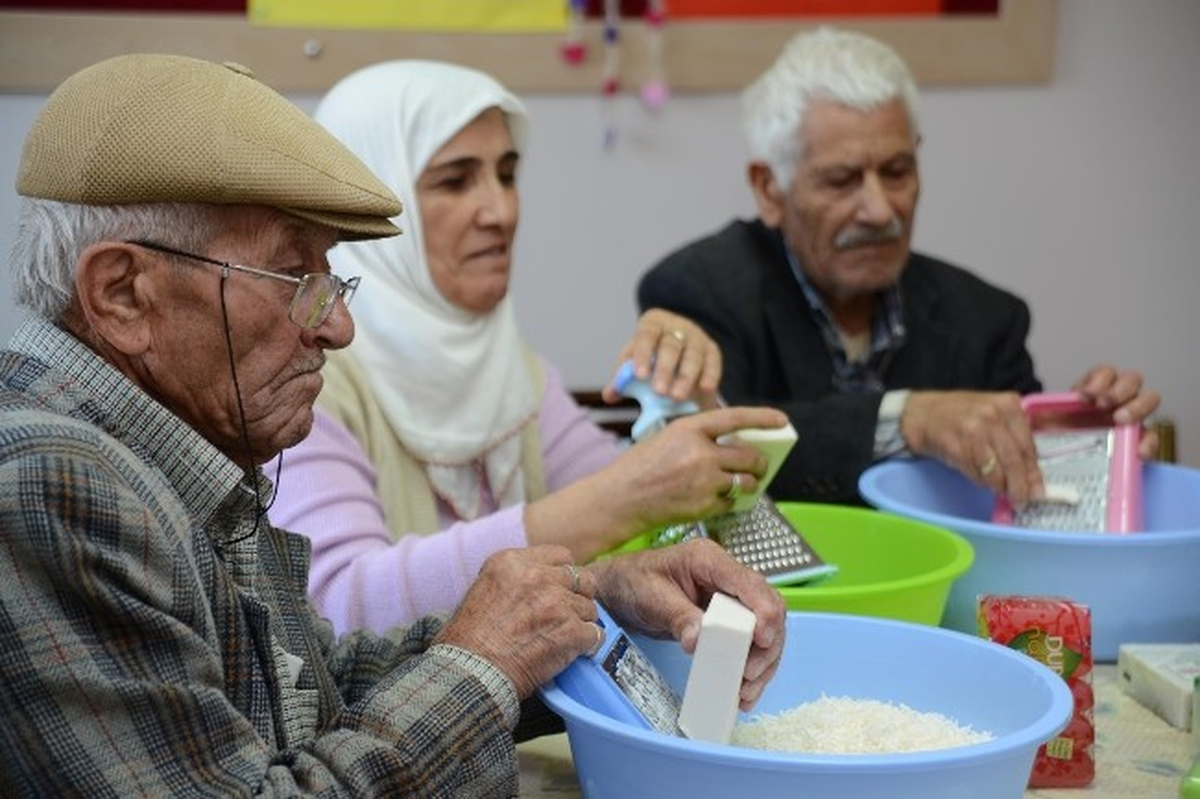 Antalya\'da Huzurevi Sakinlerinden Kokulu Sabunlar