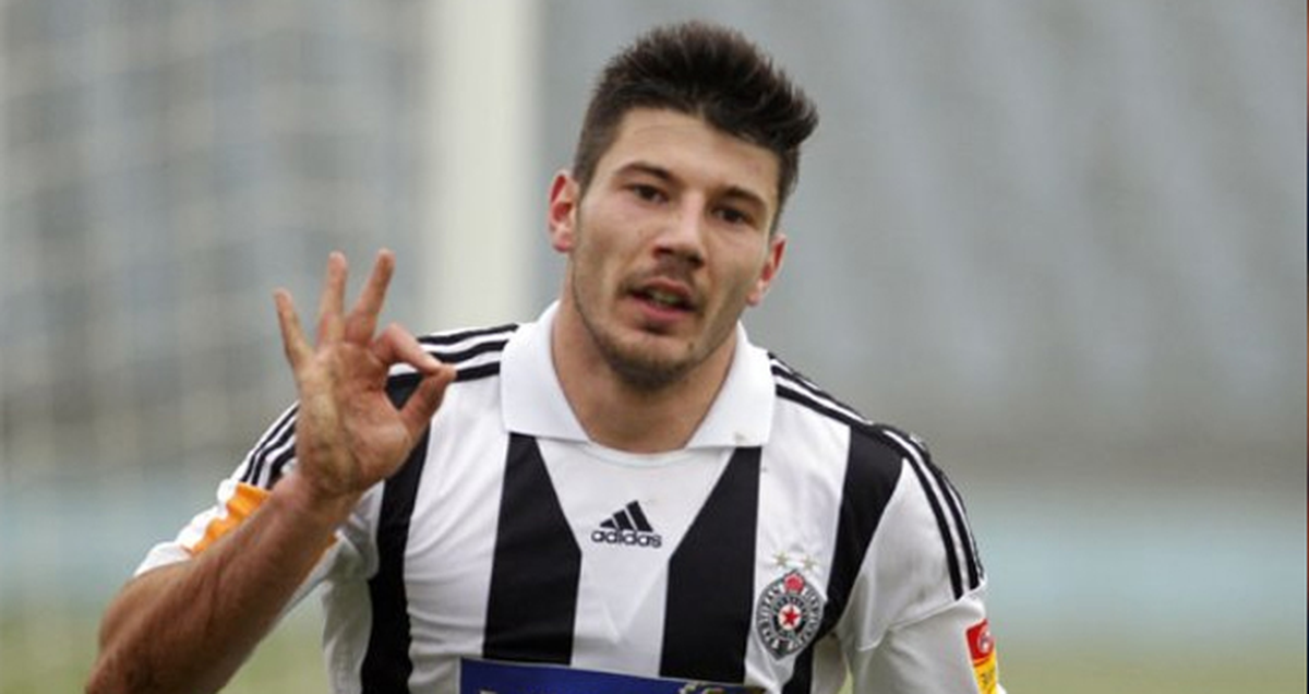 Jojic\'i Renklerine Bağladı