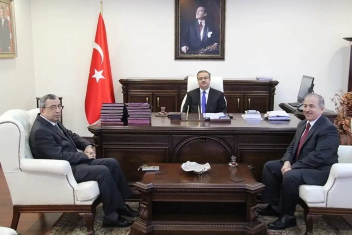 Karayolları 4. Bölge Müdüründen Vali'ye Brifing