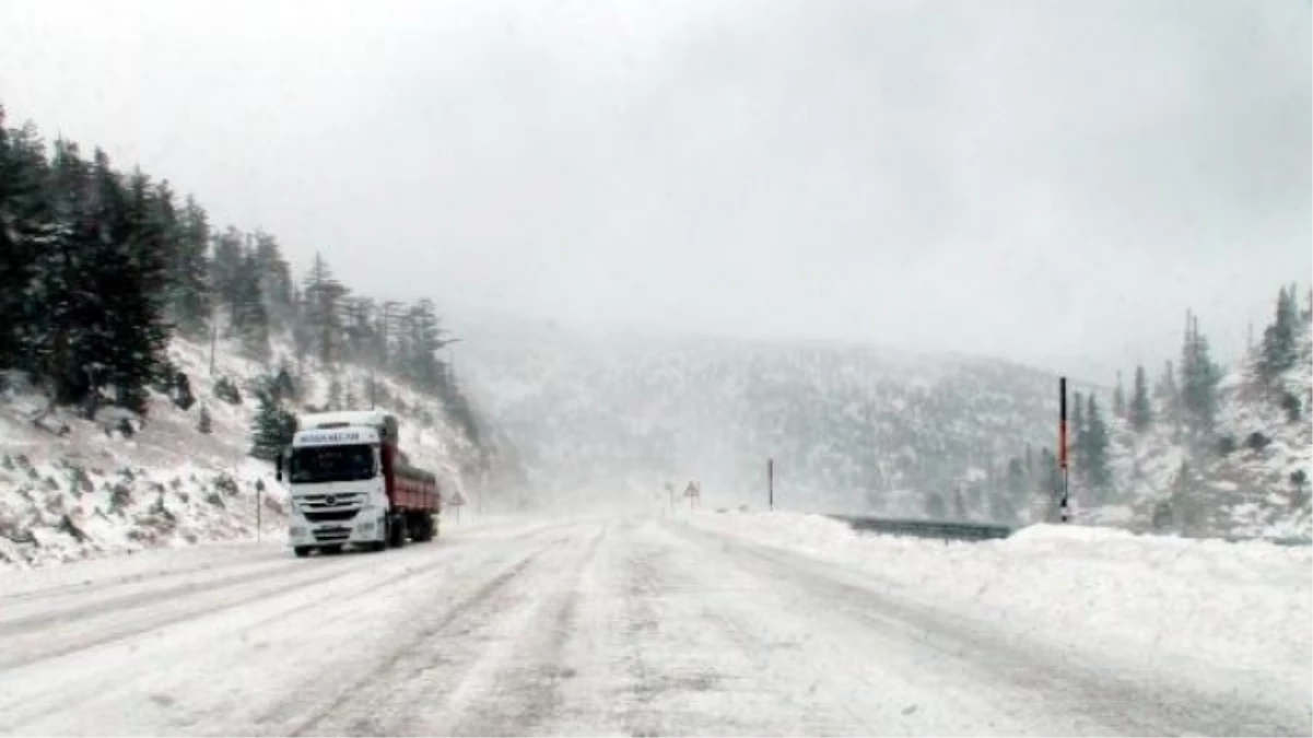 Kars- Iğdır Karayolunda Tipi Ulaşımı Aksattı