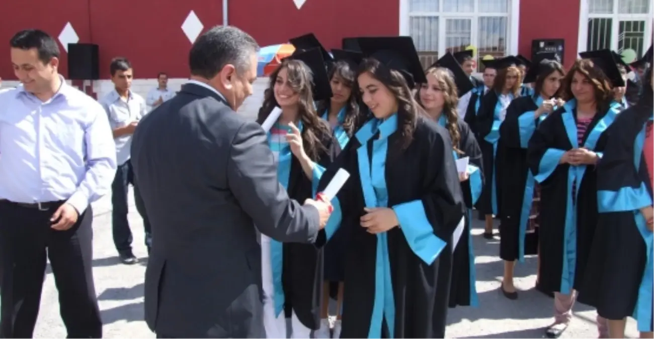 Liselerde Ders Saati Azaltıldı