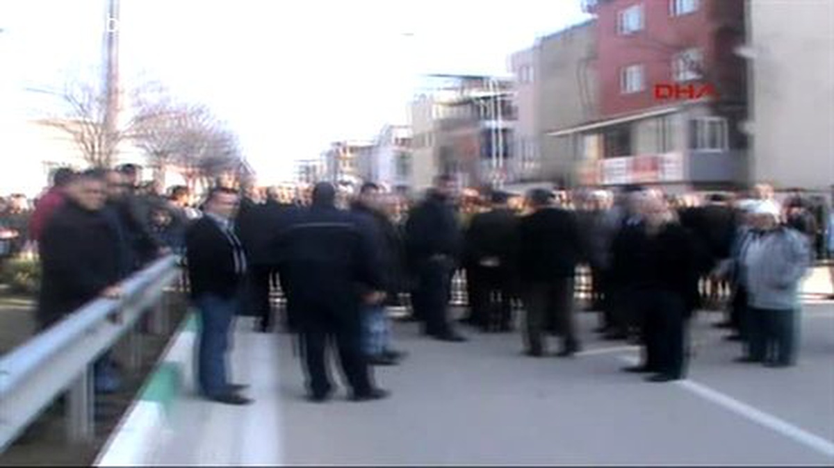 Bursa\'da Halk, Baz İstasyonunu Protesto Etti