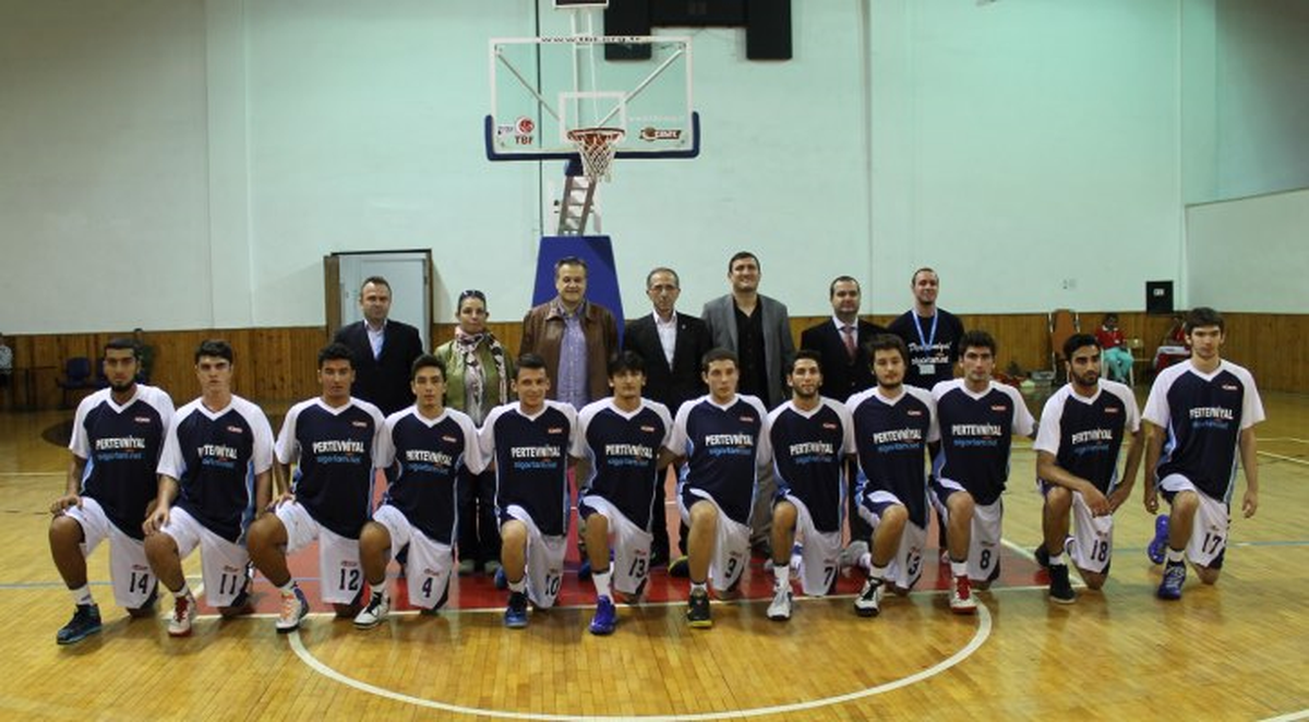 Pertevniyal Lisesi Gençlik ve Spor Kulübü'ne Büyük Destekçi