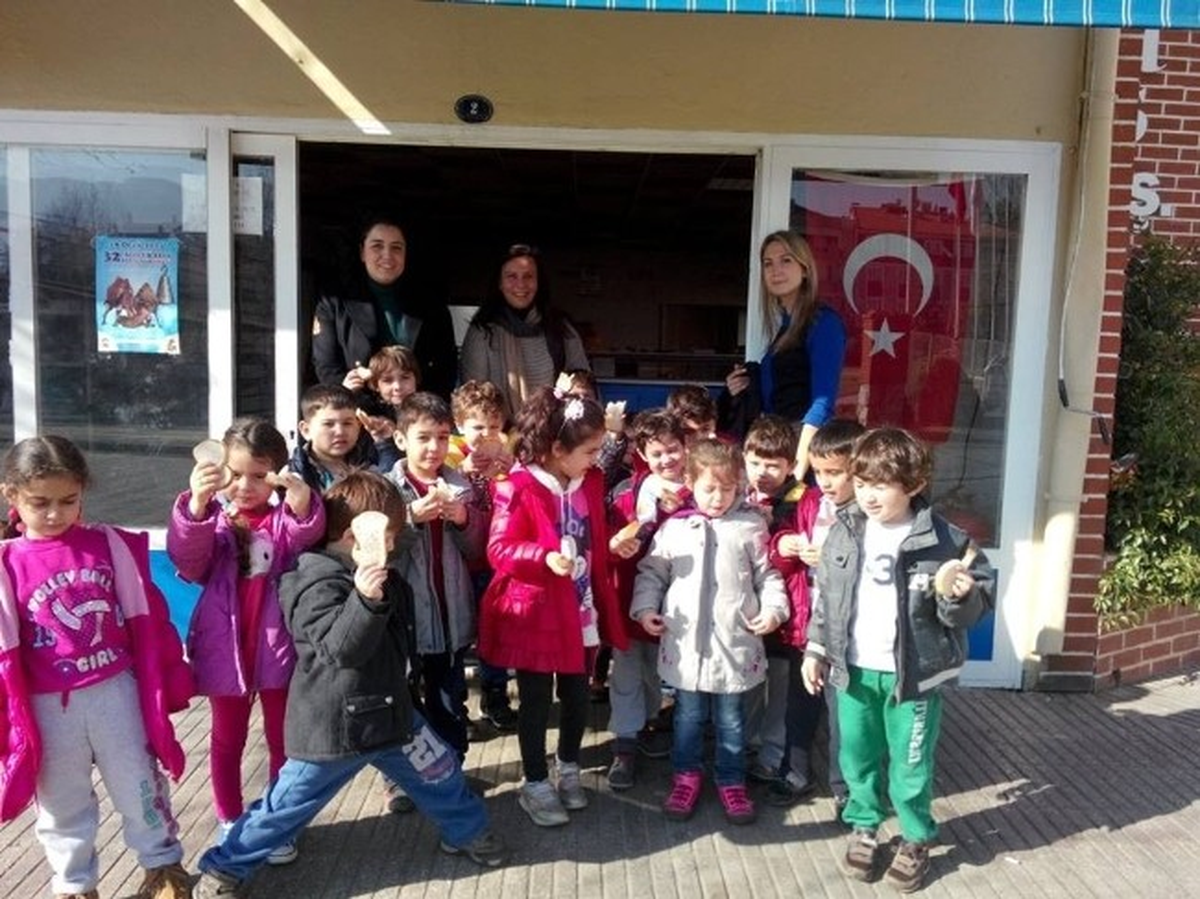 Selçuk\'un Sevimli Minikleri Ekmek Fırınında