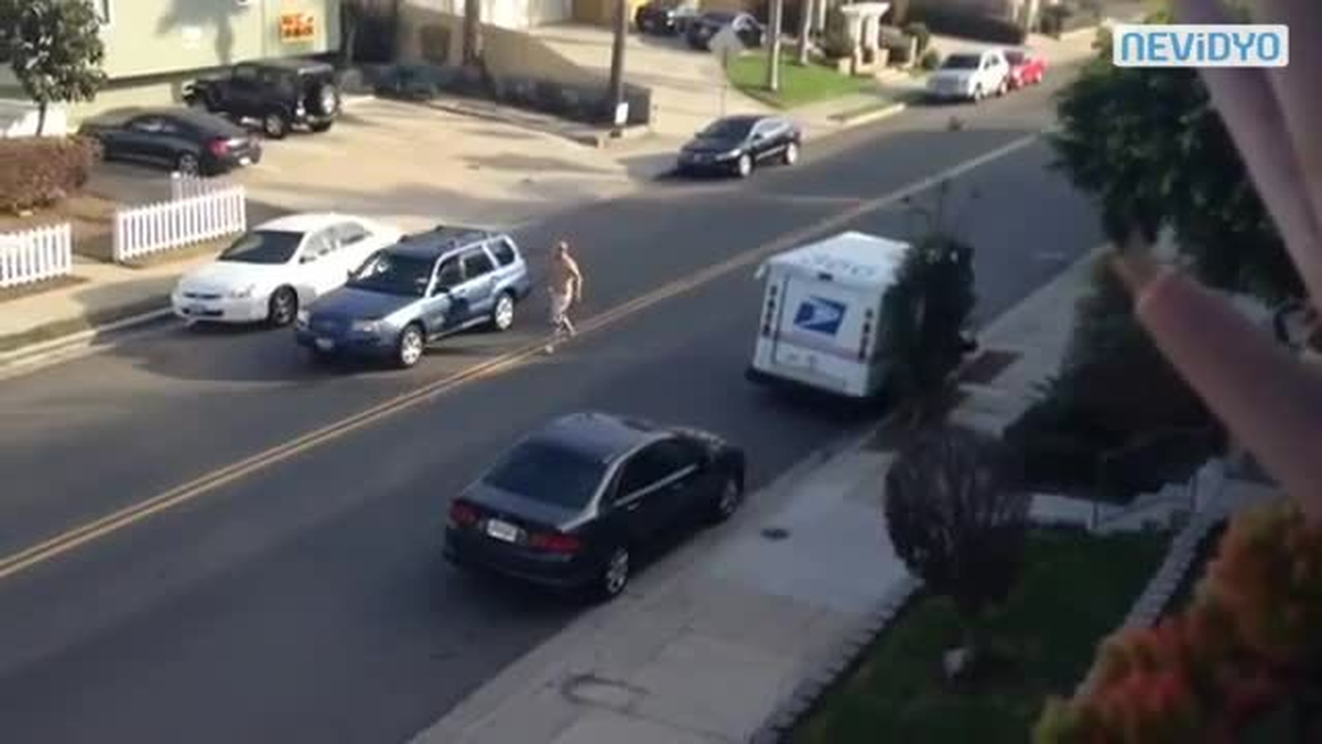 Alkolün Etkisiyle Sokakta, Yarı Çıplak Dolaştı