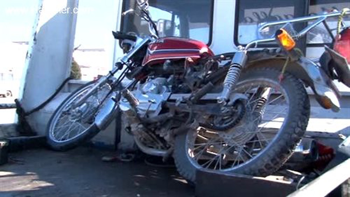 Tıra çarpan motosikletin sürücüsü öldü -