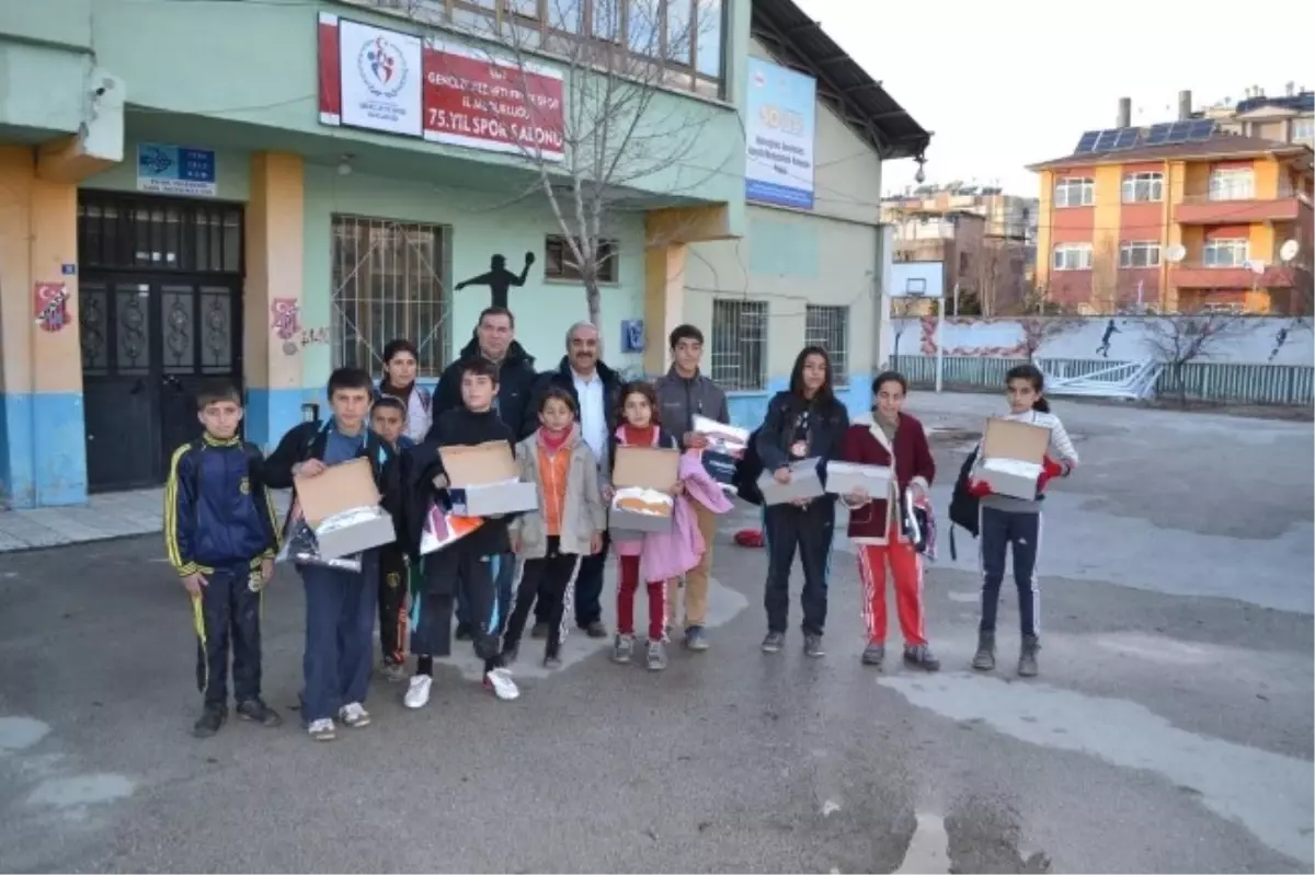 Vanlı Sporculara Malzeme Desteği