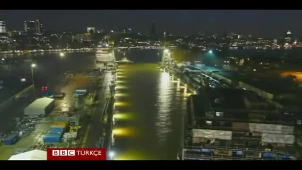 Yolcu Gemisini İkiye Bölüp Boyunu Uzattılar