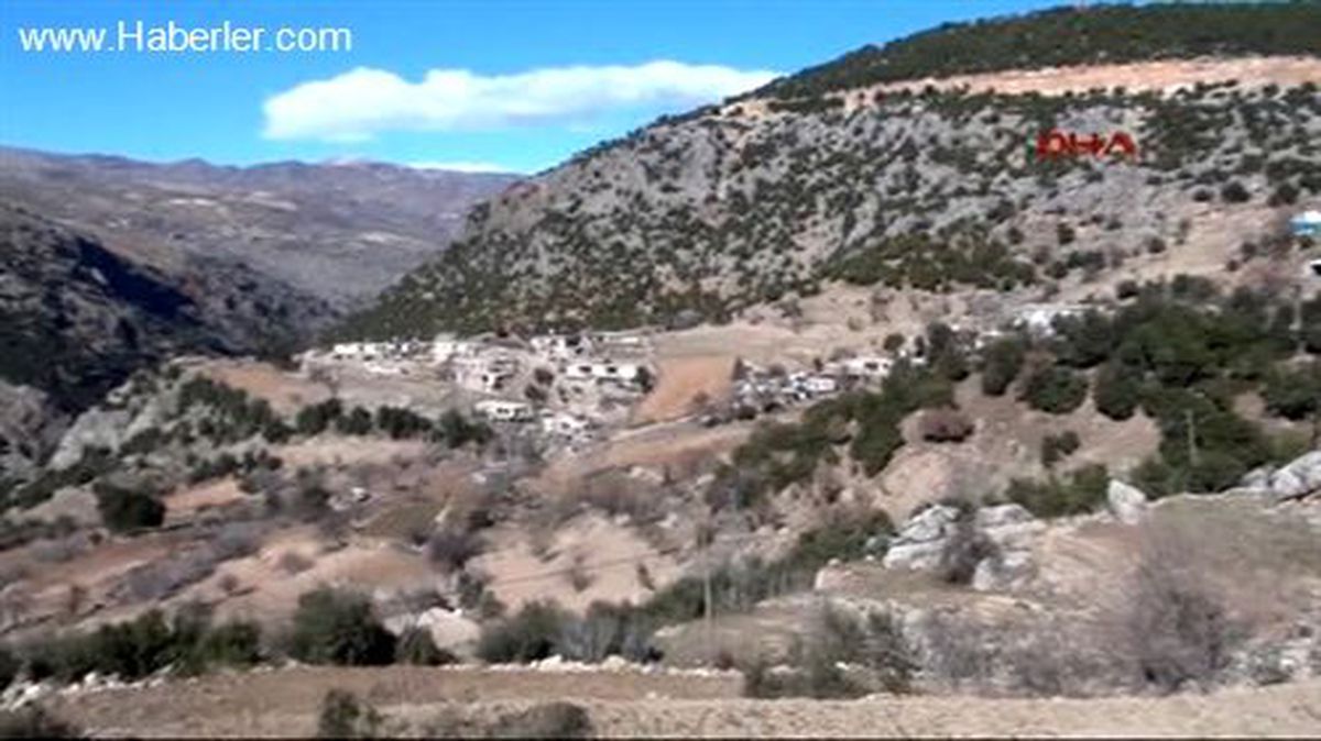 Adıyaman\'da Köylülerin Yol Eylemi
